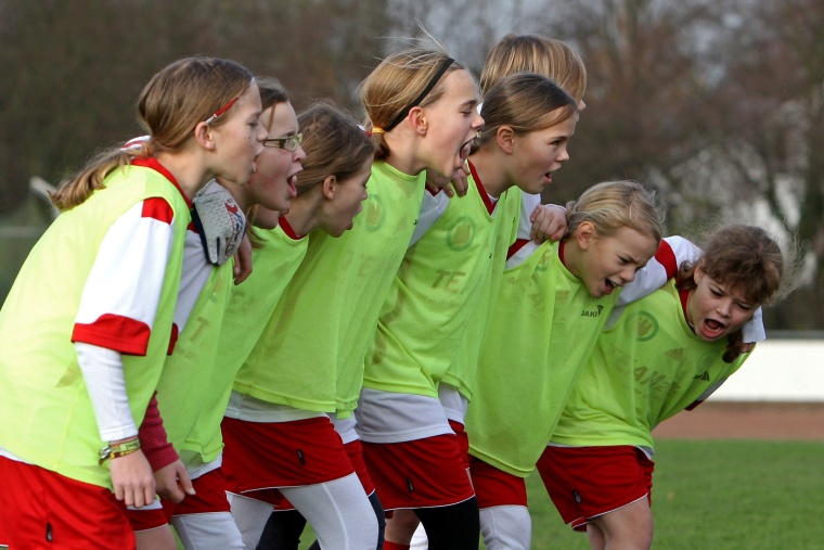 Gut gebrüllt ist halb gewonnen - auch im Mädchenfußball! (Foto: Volker Nagraszus)